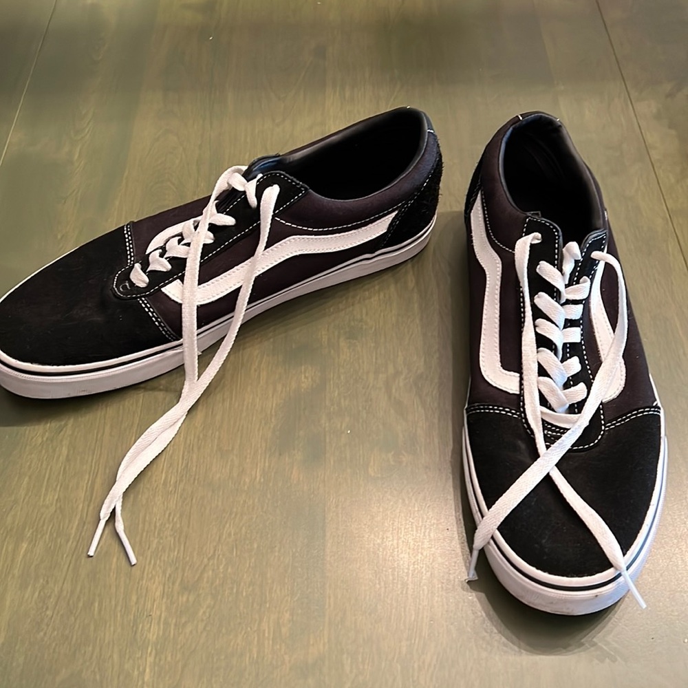 Very gently worn Men’s Vans
